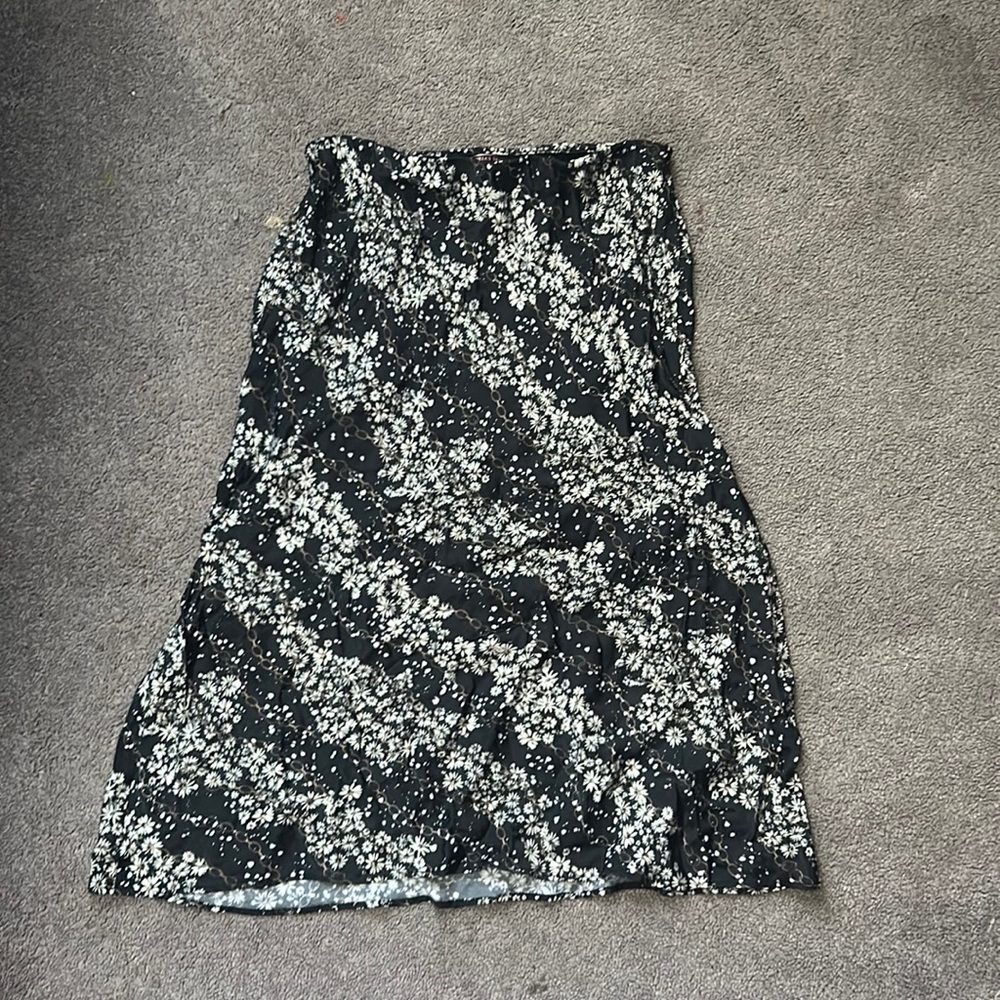 Vintage midi skirt with gold, black and white detailing! Silky and low rise!!